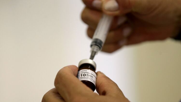 El sarampión se combate con vacunas, no con medicinas, aseguró López Ramírez-Gatell (Foto: EFE)
