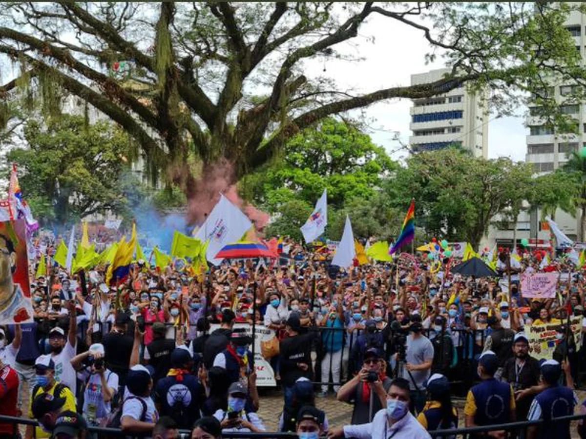 Gustavo Petro llena la Plaza Libertadores de Villavicencio con miles de sus  simpatizantes - Infobae