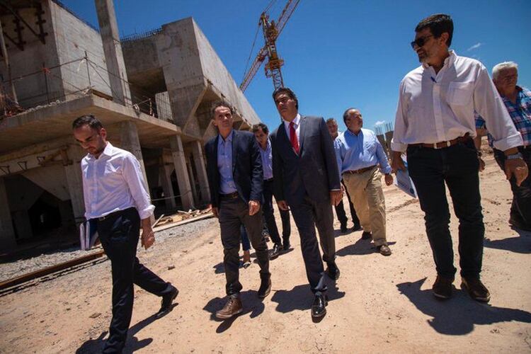 El ministro de Obras Públicas, Gabriel Katopodis, junto al gobernador del Chaco, Jorge Capitanich