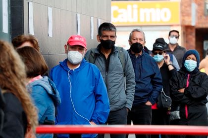 For López, the expectation of a mass vaccination has also had a negative impact.  (Photo: EFE)