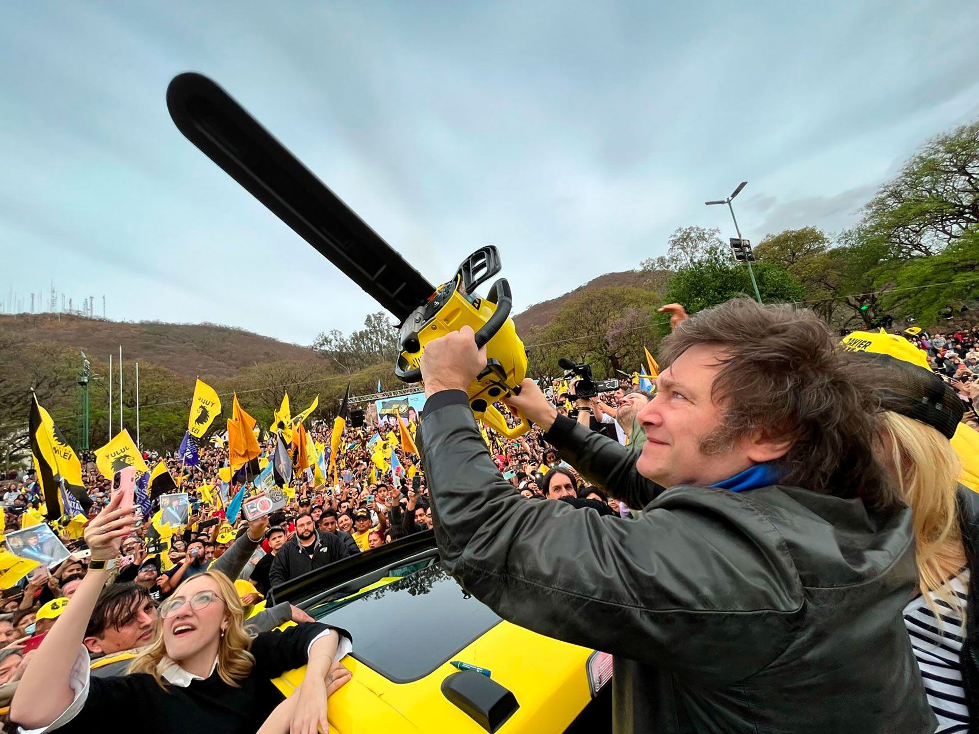 Javier Milei, de acto en Salta. Aprovecha la denuncia que le hizo el Presidente