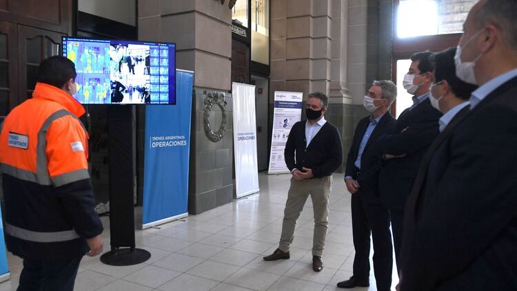 De Pedro aclaró que los expertos trabajan en los nuevos protocolos de salud