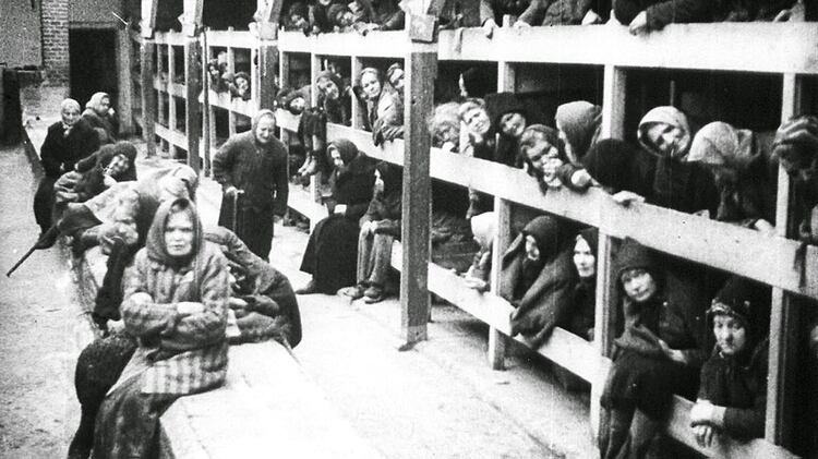 Así dormían los prisioneros en los campos de concentración. (Archivo)