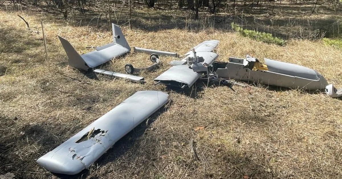 Ukrainian soldiers shot down a Mugin-5 drone made by a Chinese company and adapted to carry a bomb