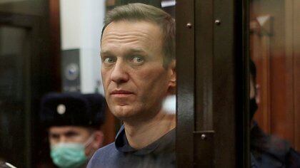 FILE PHOTO: A still image taken from video footage shows Russian opposition leader Alexei Navalny, who is accused of flouting the terms of a suspended sentence for embezzlement, inside a defendant dock during the announcement of a court verdict in Moscow, Russia February 2, 2021. Press service of Simonovsky District Court/Handout via REUTERS  ATTENTION EDITORS - THIS IMAGE HAS BEEN SUPPLIED BY A THIRD PARTY. NO RESALES. NO ARCHIVES. MANDATORY CREDIT./File Photo