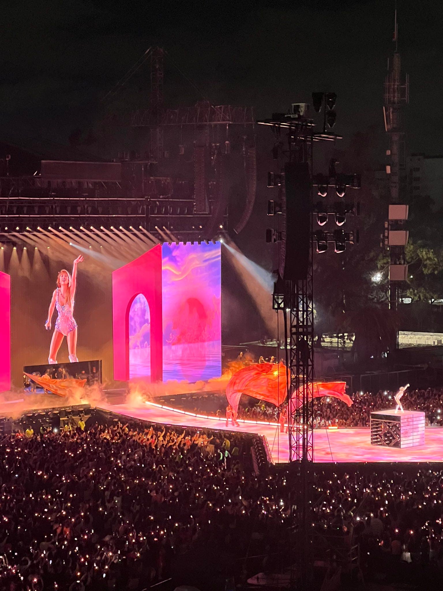 Así dio inicio el concierto de Taylor en México. (Crédito Tw: @tayswiftmex_2)