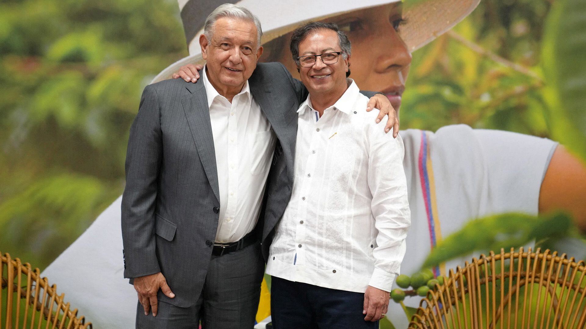 El presidente López Obrador se reunió con su homólogo colombiano a puerta cerrada.