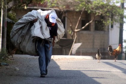 El número de mexicanos bajo condiciones de pobreza incrementará de 41.9 millones a 49.5 millones de personas (Foto: Cuartoscuro)