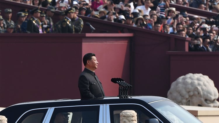 El presidente de China, Xi Jinping, durante un desfile militar en la Plaza Tiananmen en Beijing en el marco del 70 aniversario de la República Popular China (AFP)