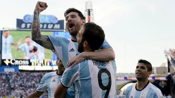 Gonzalo Higuaín, Lionel Messi y Éver Banega, tres que estarían en el Mundial de Rusia 2018 (AP)