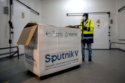 Un cargamento de Sputnik V llegando a Trípoli, Libia. REUTERS/Hazem Ahmed