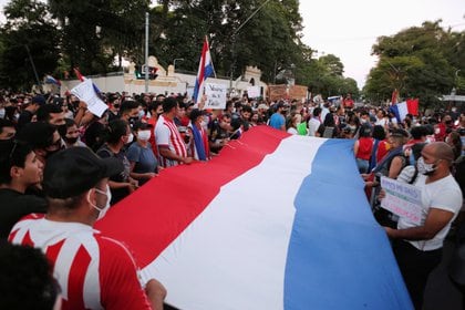 Este domingo se cumplió la tercera jornada consecutiva de protestas en Paraguay contra el presidente Mario Abdo Benítez (REUTERS/Cesar Olmedo)