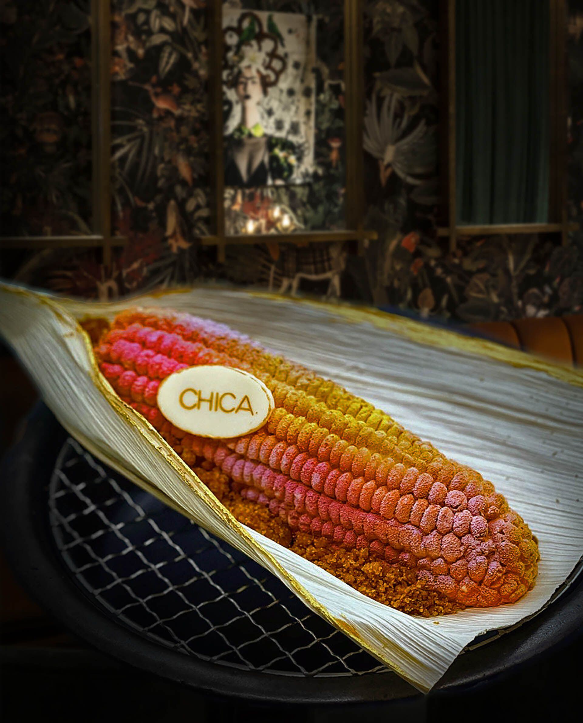 Chica Miami transforma su icónico postre 'The Corn' en 'Rainbow Corn', una deliciosa oda a la diversidad y el orgullo en el Mes del Orgullo.