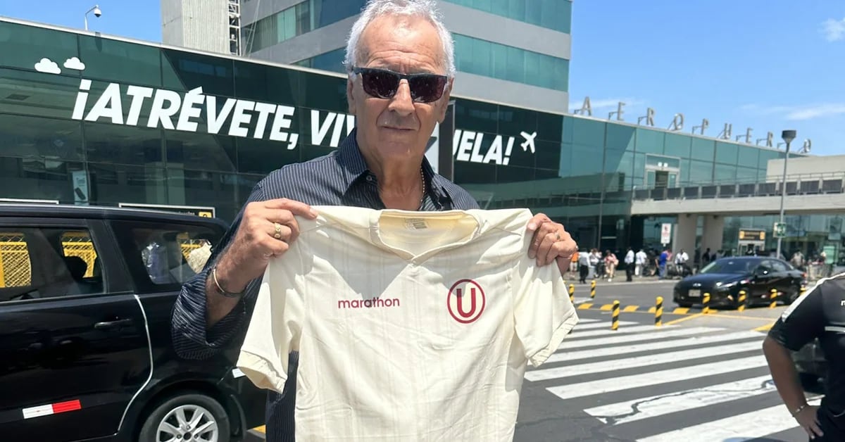 Jorge Fossati arrived in Peru and posed in Deportes’ Universitario shirt