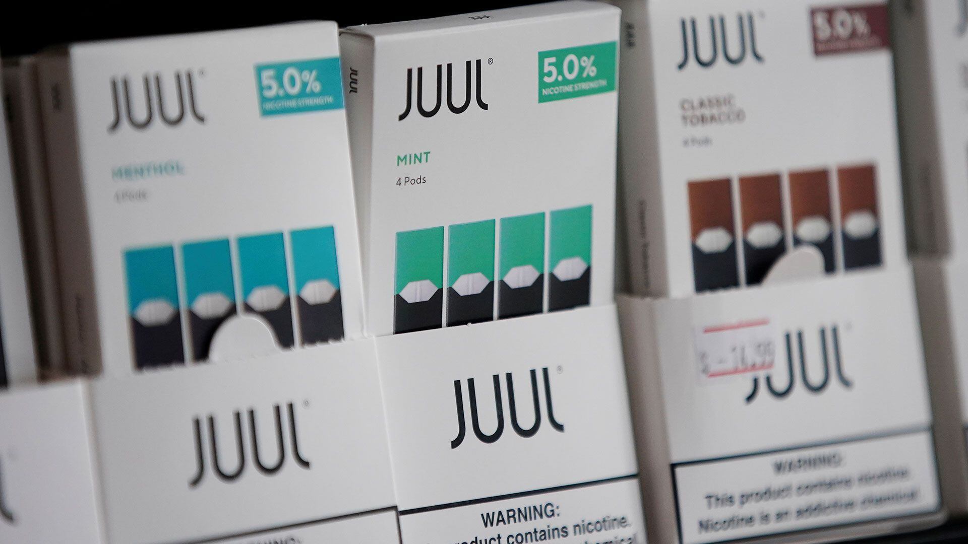 Juul, una de las empresas que fabrica los cigarrillos electrónicos registró su tercera pérdida consecutiva, ya que su participación de mercado medida en dólares disminuyó 64% (Reuters)