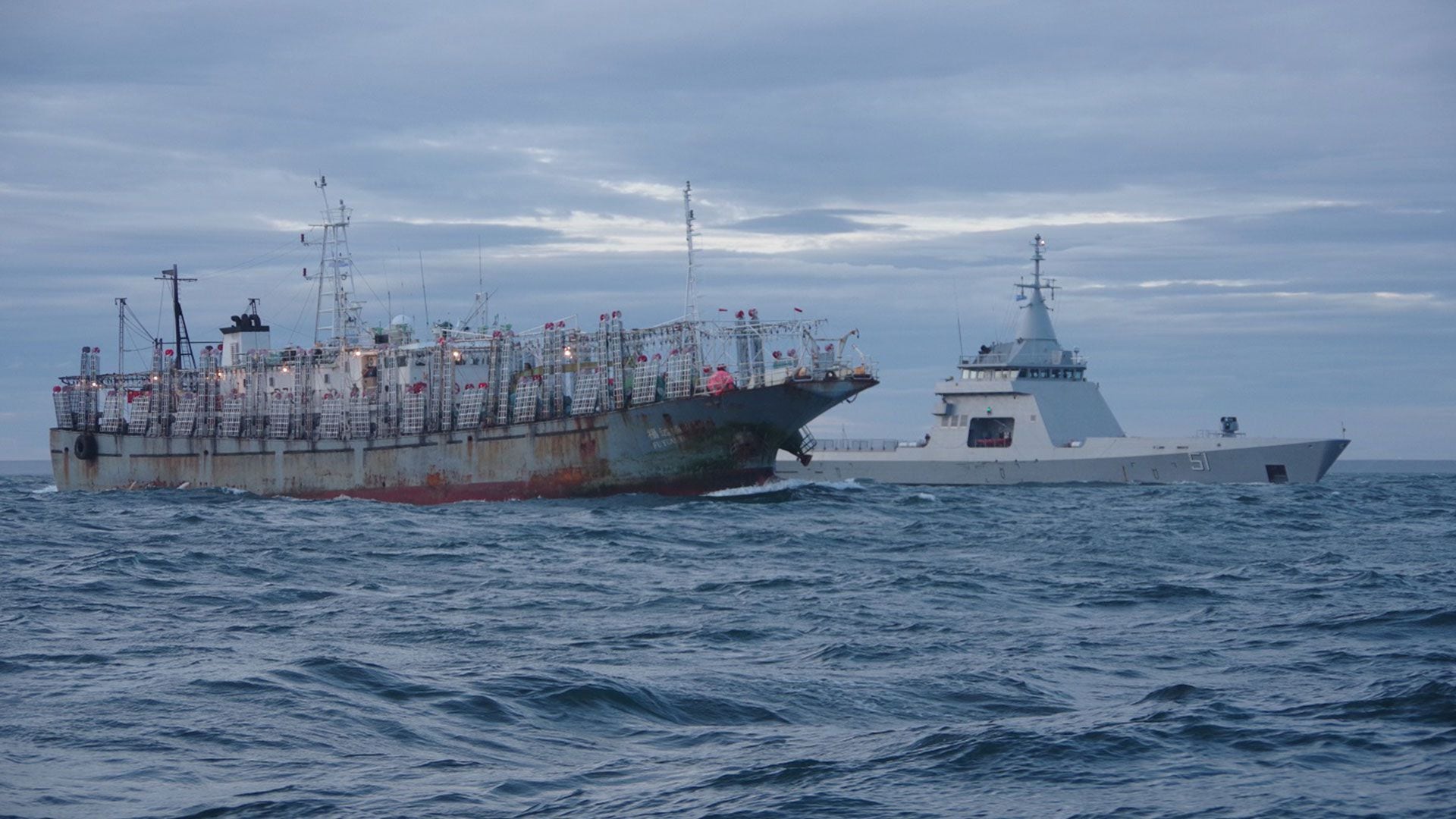 Las horas de pesca de la flota china que se sitúa anualmente en el borde del mar argentino han incrementado en un 800% en la última década.