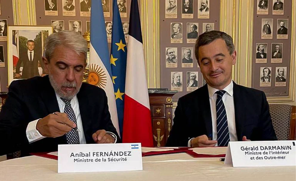 El ministro de Seguridad argentino junto a su par francés 