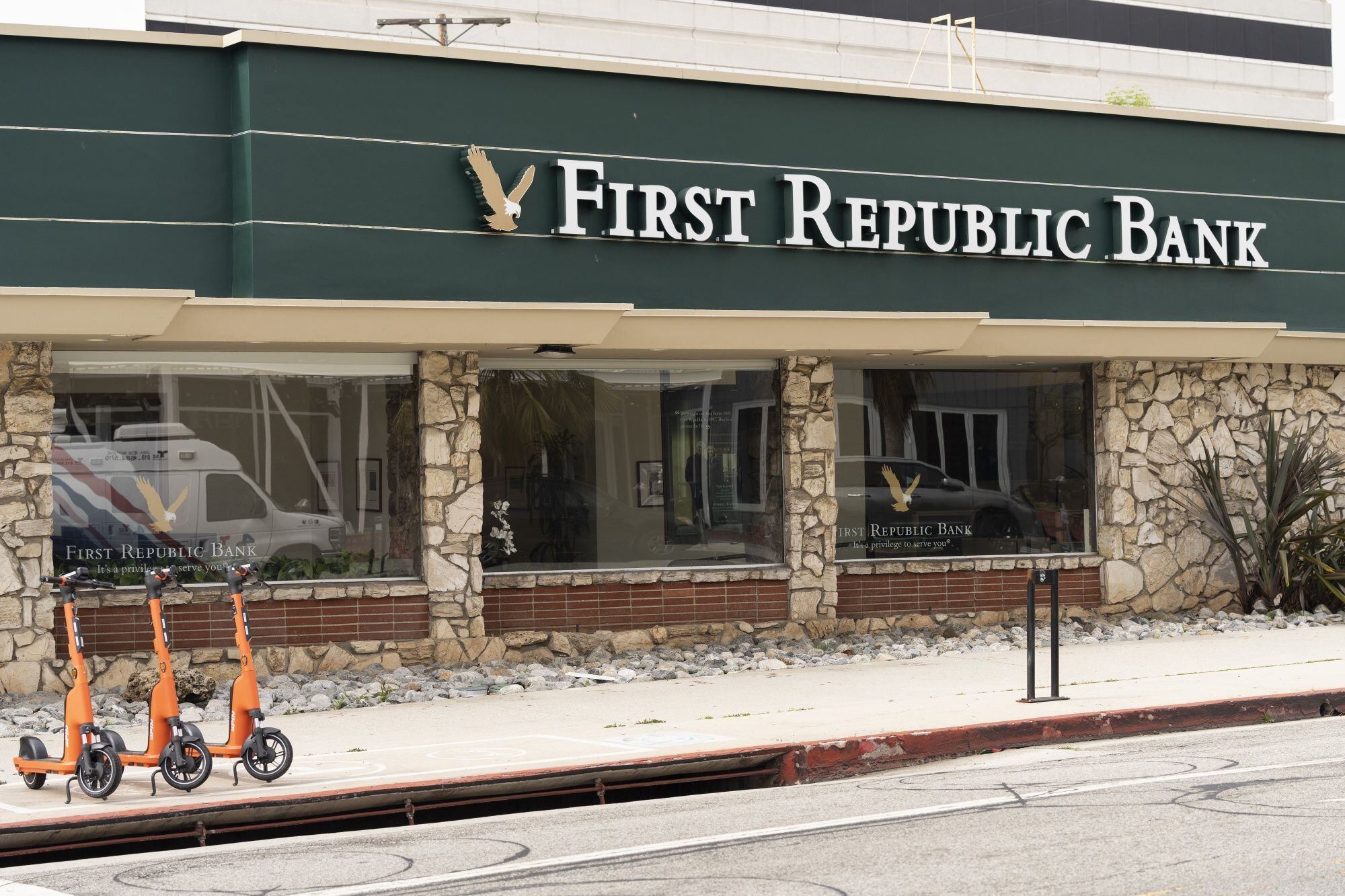 Una sucursal del First Republic Bank en Santa Mónica, California, EE.UU.