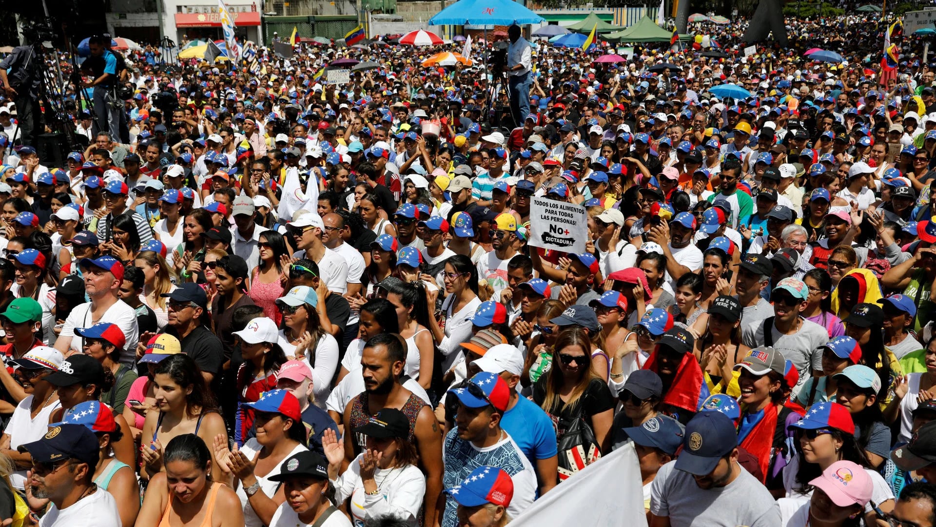 Los venezolanos protestan a diario contra el régimen militar de Maduro