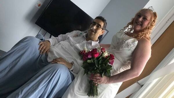 La apurada boda de la pareja en el hospital de Bristol