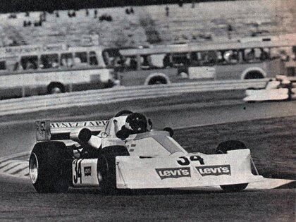 A bordo del March en la Fórmula 2 Europea en 1977 (Archivo CORSA).