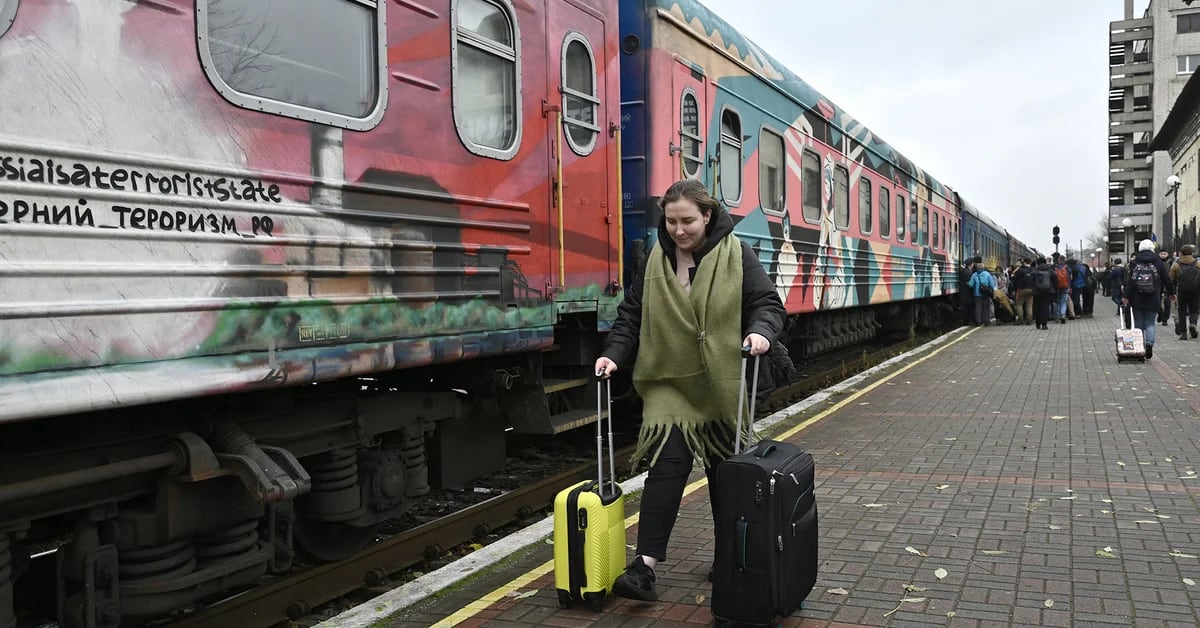 The first train from Kiev arrived in Kherson after the withdrawal of Russian troops