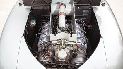 El motor V8 de 75 caballos que le permitía alcanzar una velocidad de 160 kilómetros por hora. (Sotheby's)