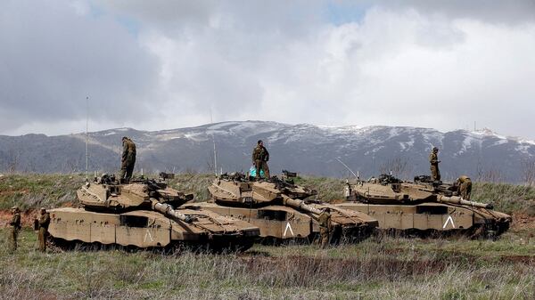 Tanques de las Fuerzas de Defensa de Israel en la frontera con Siria (Reuters)