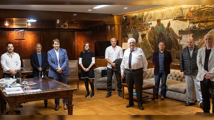 Los representantes de AADET junto al ministro Ginés González García