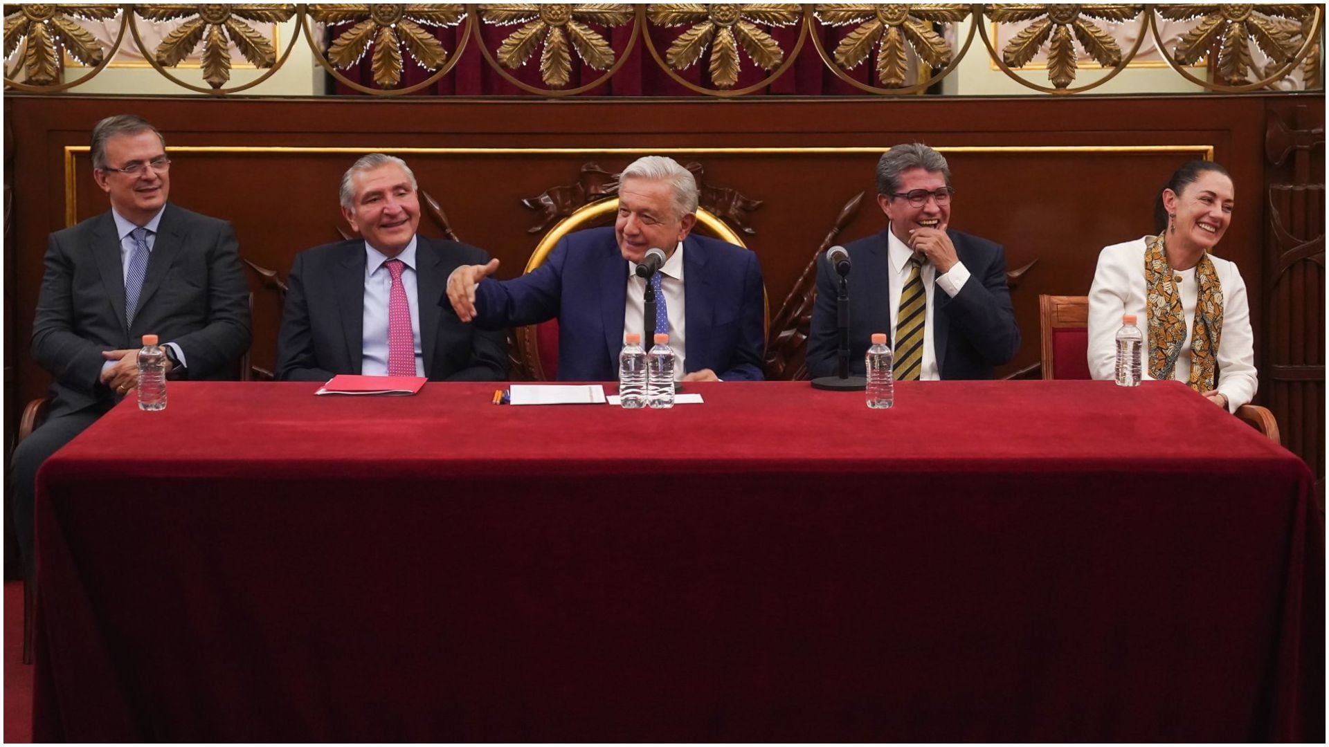 El mandatario mexicano se reunió con los senadores de la 4T y las corcholatas en Palacio Nacional (Twitter/@lopezobrador_)
