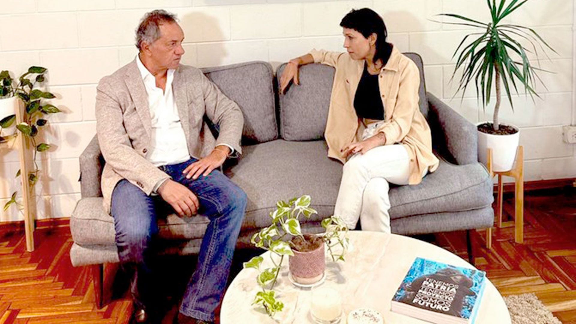 Daniel-Scioli-con-Mayra-Mendoza portada