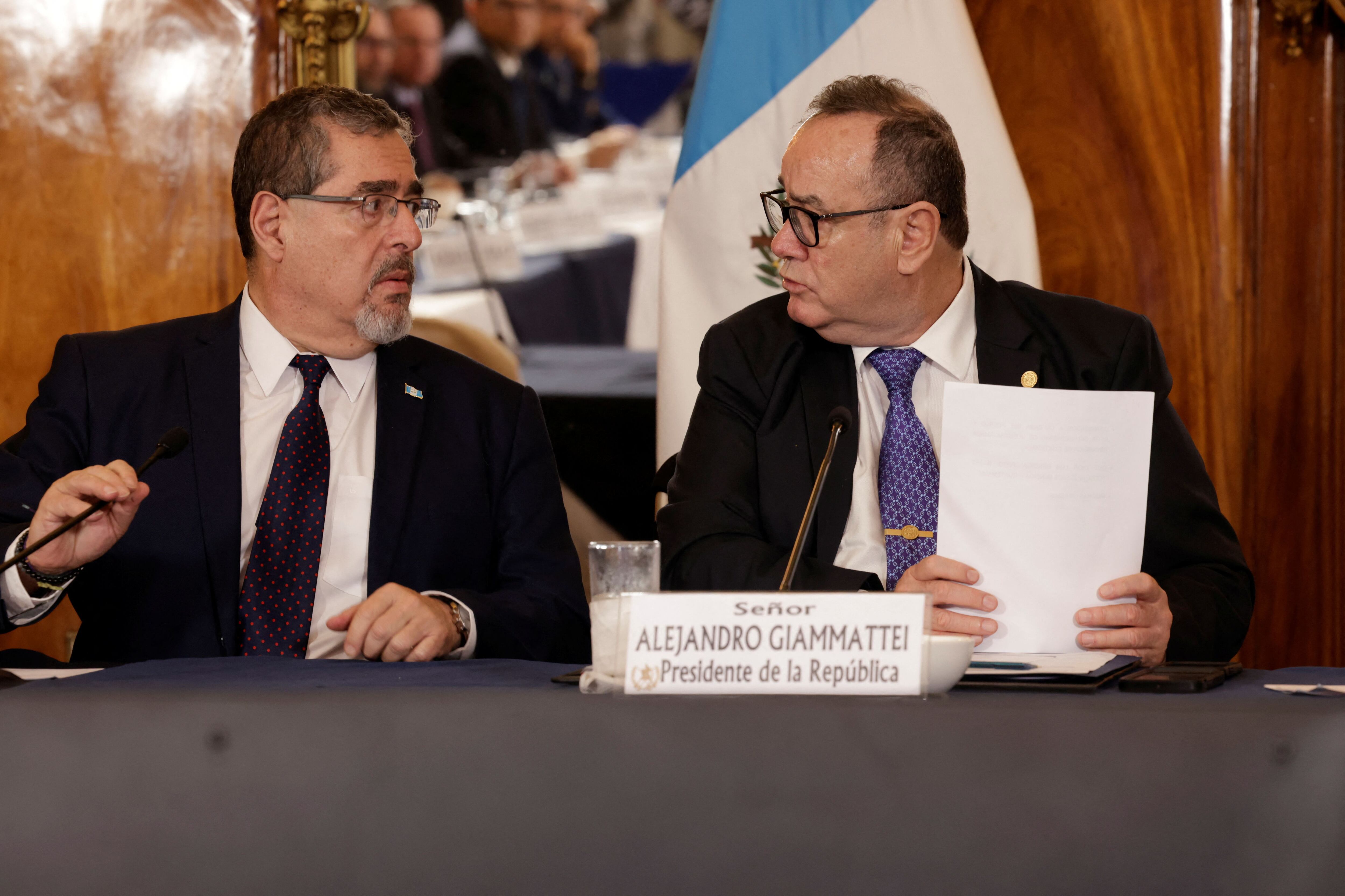 Arévalo y Giammattei tienen la transición suspendida luego de los últimos ataques del Ministerio Público al proceso electoral (Presidencia de Guatemala via REUTERS)