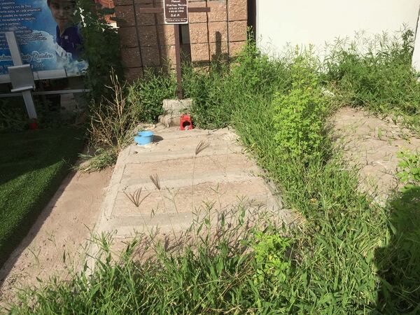  "SEGURO de MUERTE": LAS "HUMILDES TUMBAS" que CAPOS COMPRAN a SICARIOS por "ADELANTADO"...hasta en la muerte hay diferencias Jardines-del-Humalla-cementerio-narcos-10