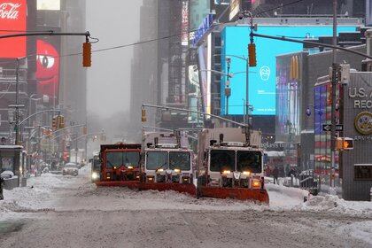 Las autoridades neoyorquinas esperan recibir la tormenta de nieve más fuerte desde 2016 (REUTERS/Carlo Allegri)