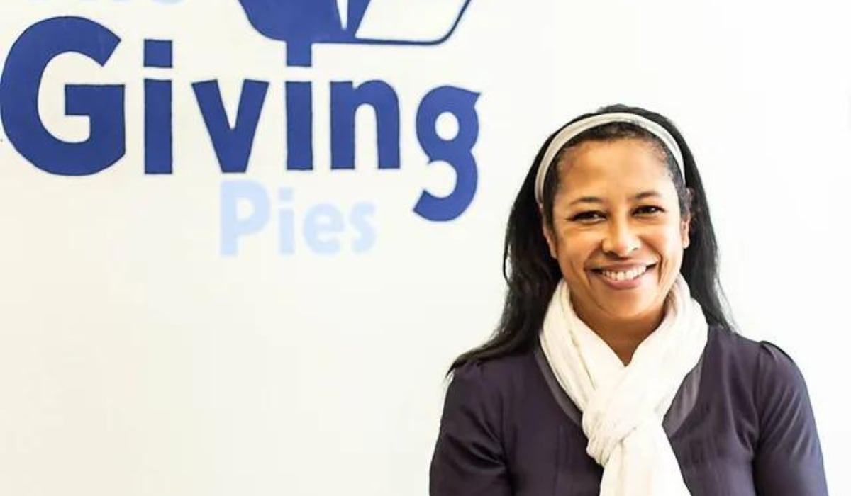 Voahangy Rasetarinera, propietaria de Giving Pies, una pastelería que ha entregado pedidos a empresas como Apple, Google e Intuit. (@TheGivingPies)