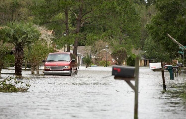 Las autoridades de Carolina del Sur instaron a la población a mantenerse fuera de las carreteras por las numerosas inundaciones reportadas. En la fotografía, una imagen del paso de Dorian en Charleston, CS (Foto: Twitter @NorthCharleston)
