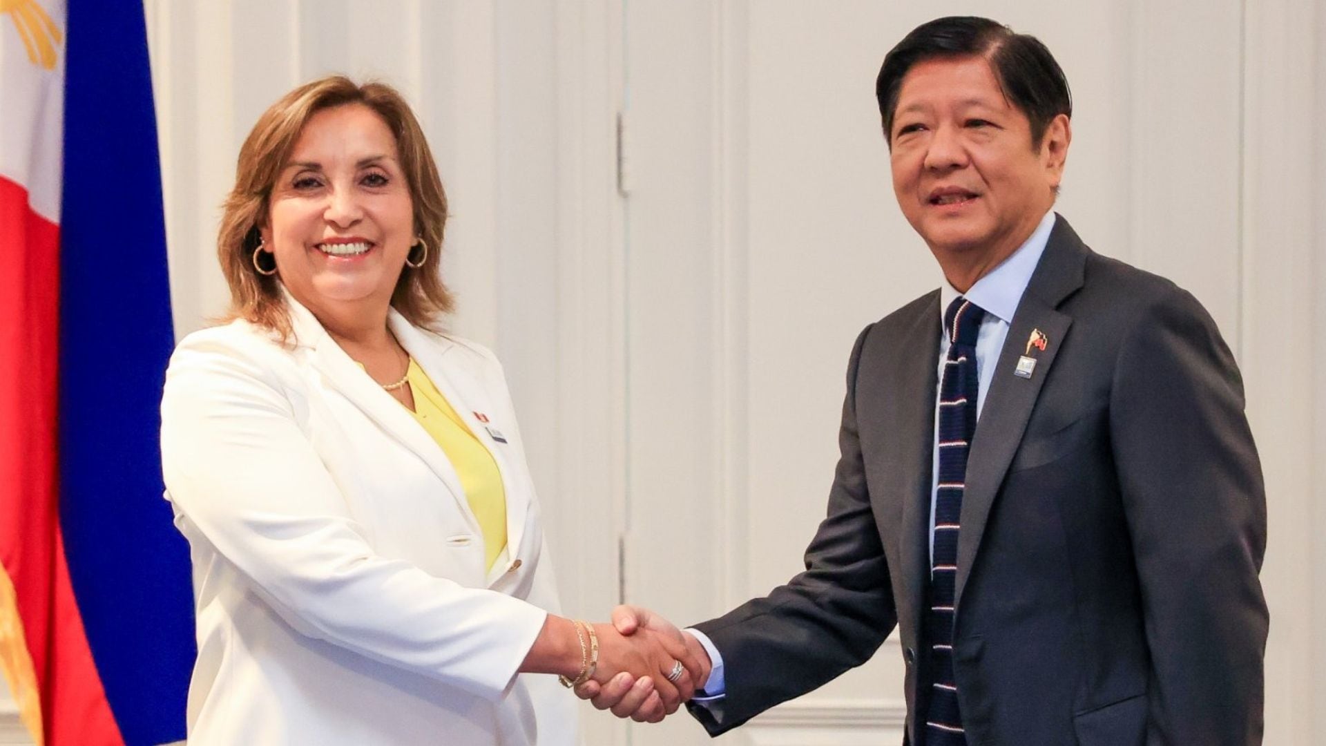 Dina Boluarte tuvo una reunión con su par de Filipinas en el marco de APEC 2023. En las fotografías luce esta pulsera y otras apreciadas joyas| Presidencia del Perú