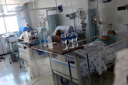 Área de terapias intensivas del Hospital Juárez, en Ciudad de México, con pacientes de COVID-19 (EFE)