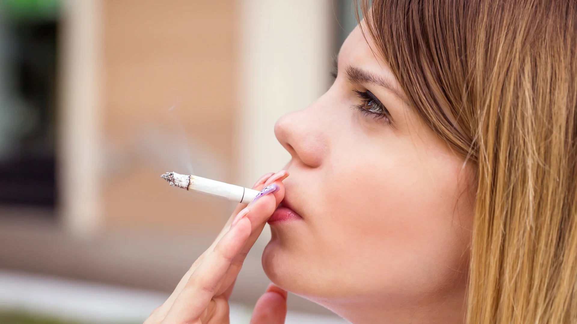 Hay una fuerte relación entre el filtro de este tipo de cigarrillos y el cáncer de pulmón  (iStock)