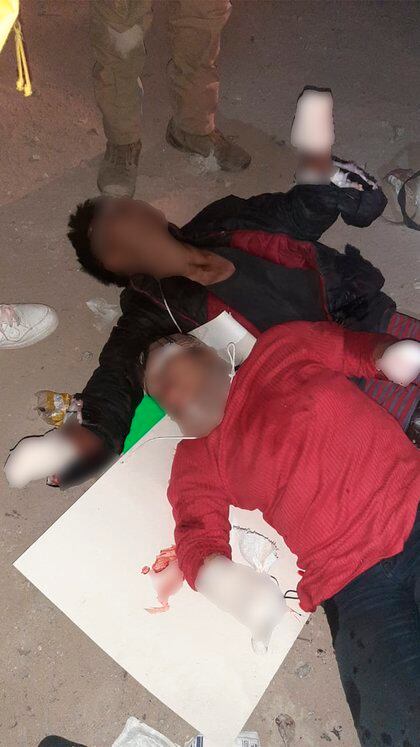 El Grupo Élite del Cártel Jalisco Nueva Generación se adjudicó el crimen a través del narcomensaje: acusaban a las víctimas de ser presuntos ladrones, razón por la cual les cortaron las manos (Foto: Twitter/@fernand17704066)