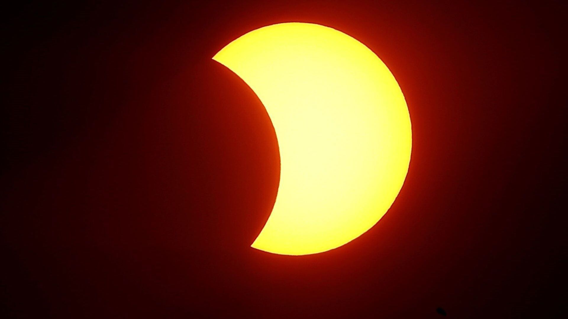 El sol sorprende a los científicos con su brillo en rayos gamma de alta energía que revelan nuevos procesos físicos en su superficie y corona (EFE/Sebastiao Moreira/Archivo)