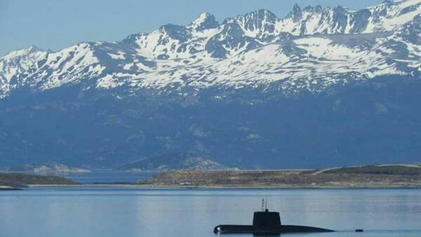 Siete buques y dos minisubmarinos buscan al ARA San Juan