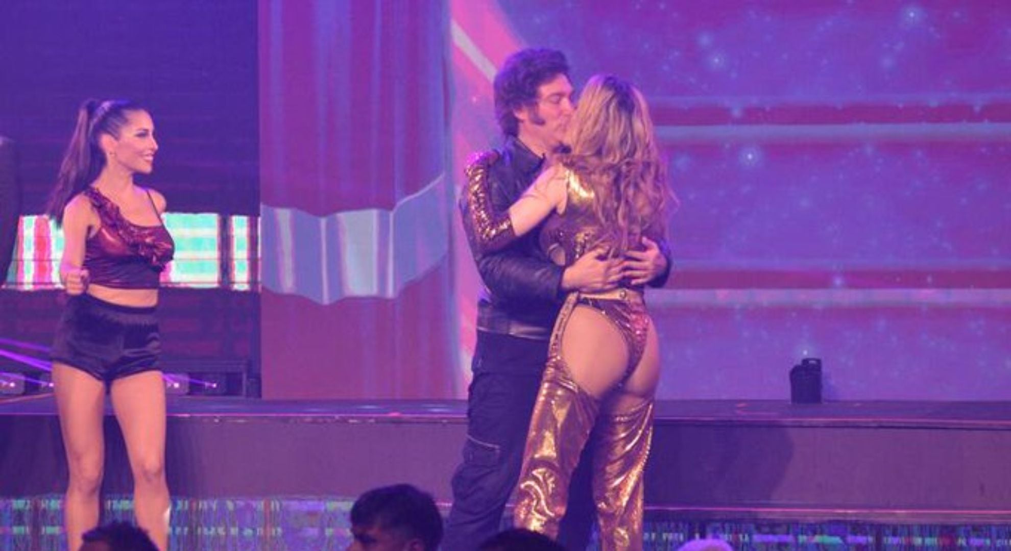 El beso entre Javier Milei y Fátima Florez en Mar del Plata