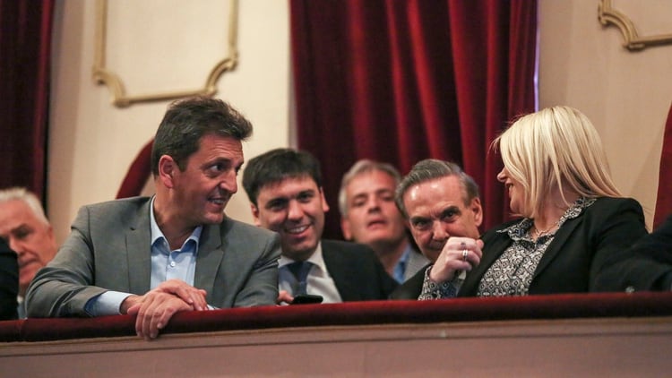 Sergio Massa junto a Diego Bossio, Miguel Pichetto y la gobernadora Rosana Bertone (Prensa Frente Renovador)