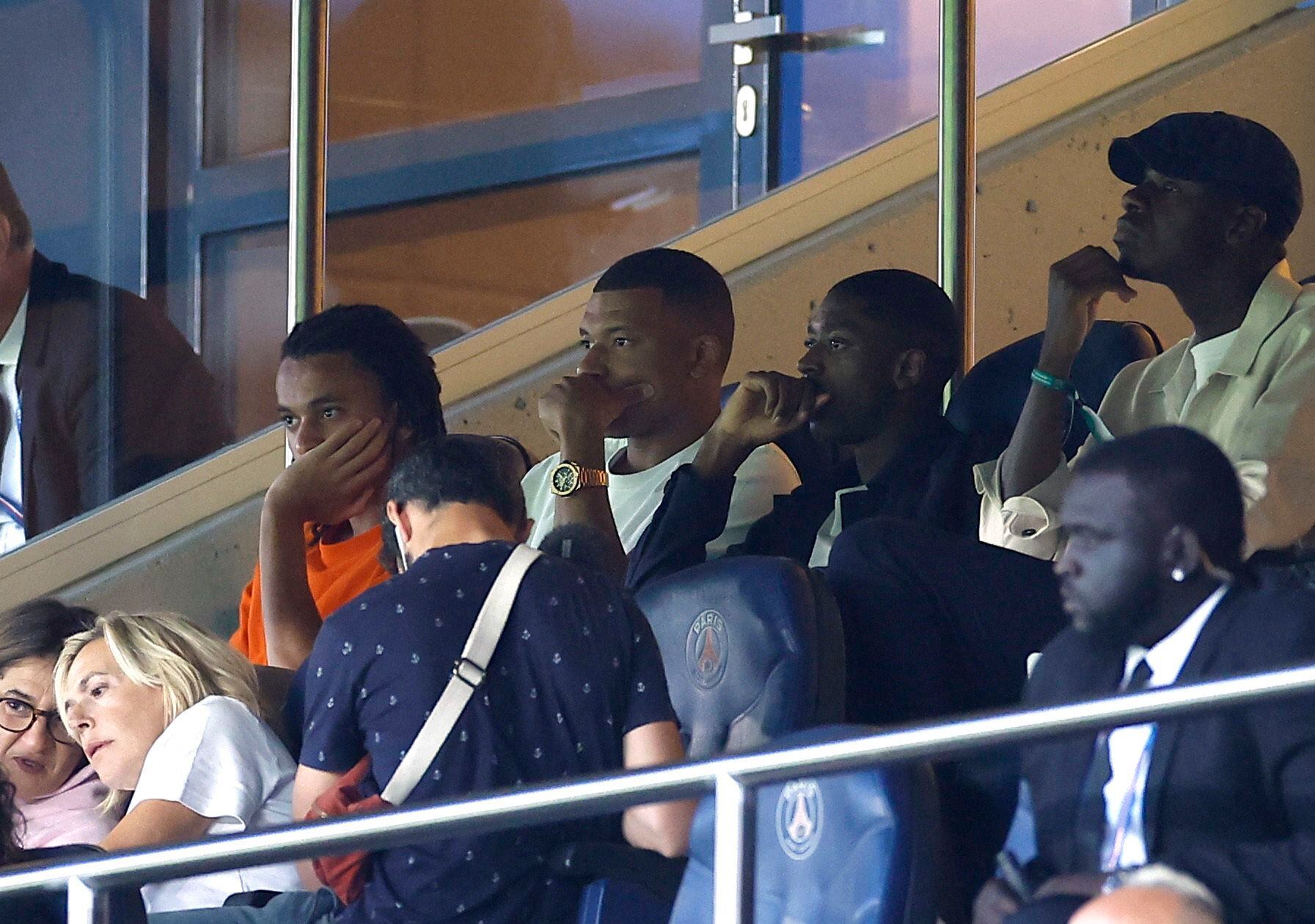 Mbappé miró el partido desde las gradas (Reuters)