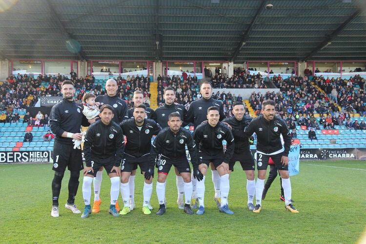 Edwin Hernández juega con otros nueve mexicano en el Salamanca (Foto: Twitter/ @SalamancaCFUDS)