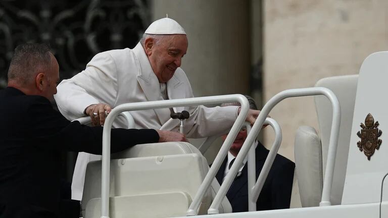  El papa Francisco fue sometido a un TAC del tórax y a otras pruebas médicas, y su estado de salud no preocupa tras los 