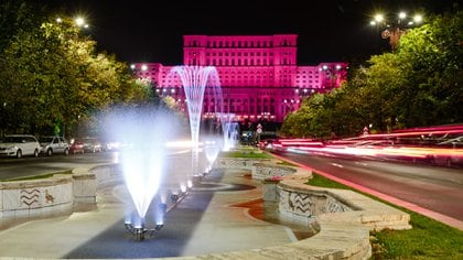 El Palacio del Parlamento en Bucarest, Rumania, alberga las dos cámaras del Congreso rumano