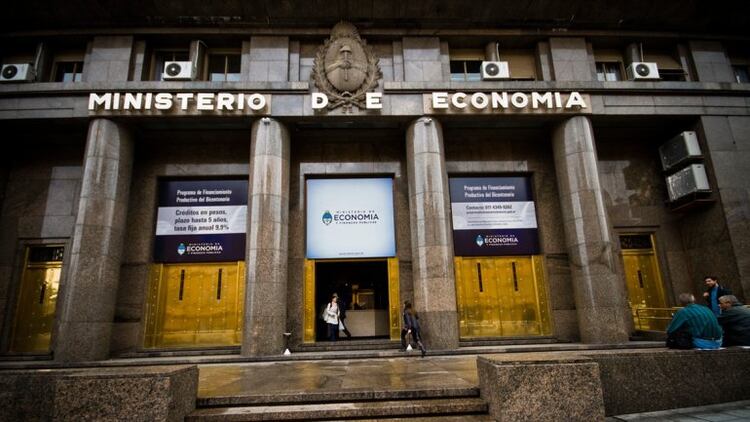 Dos días antes del vencimiento del Bono Dual, el ministerio de Economía saldrá al mercado en busca de pesos.