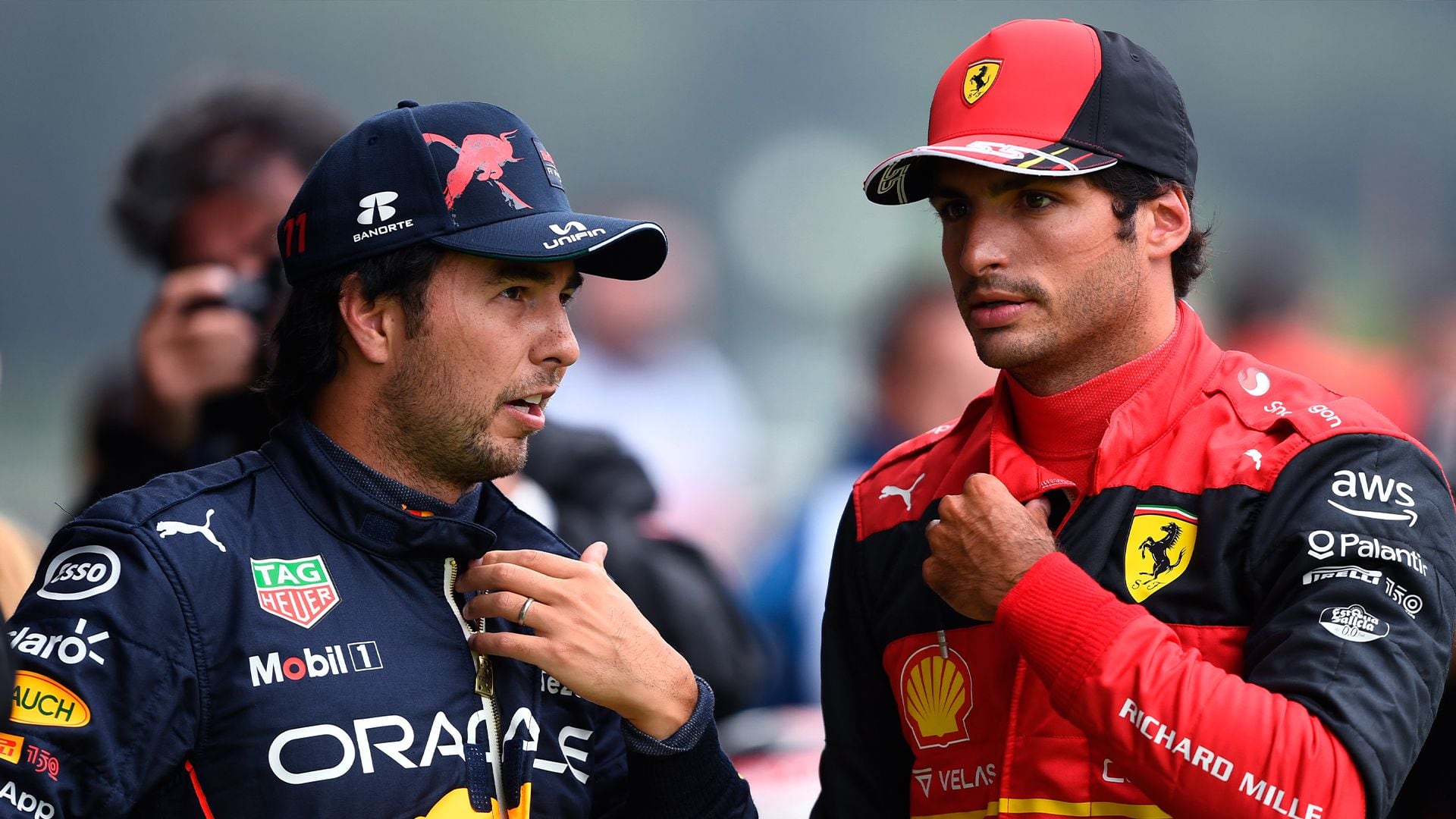 Sergio "Checo" Pérez y Carlos Sainz en el Gran Premio de Bélgica 2022. Foto: @redbullracing